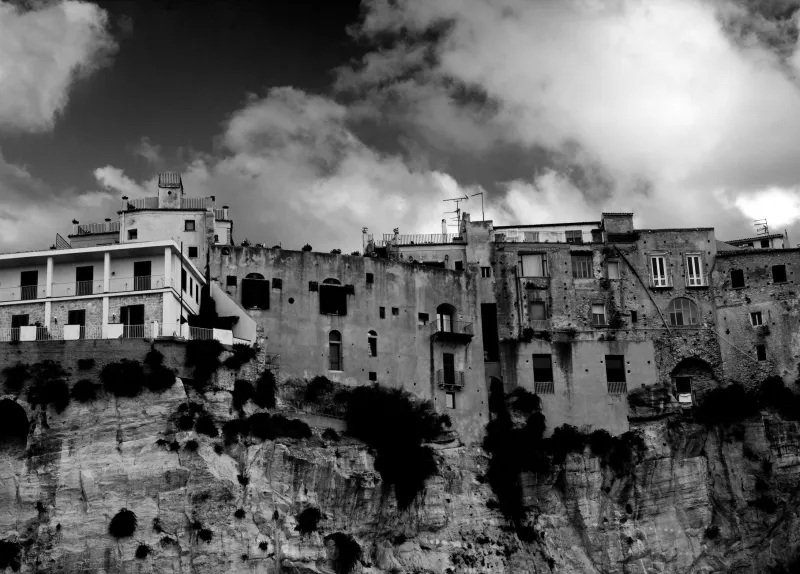 Paesi abbandonati in Calabria: dove il silenzio parla di partenze, radici e nuovi inizi